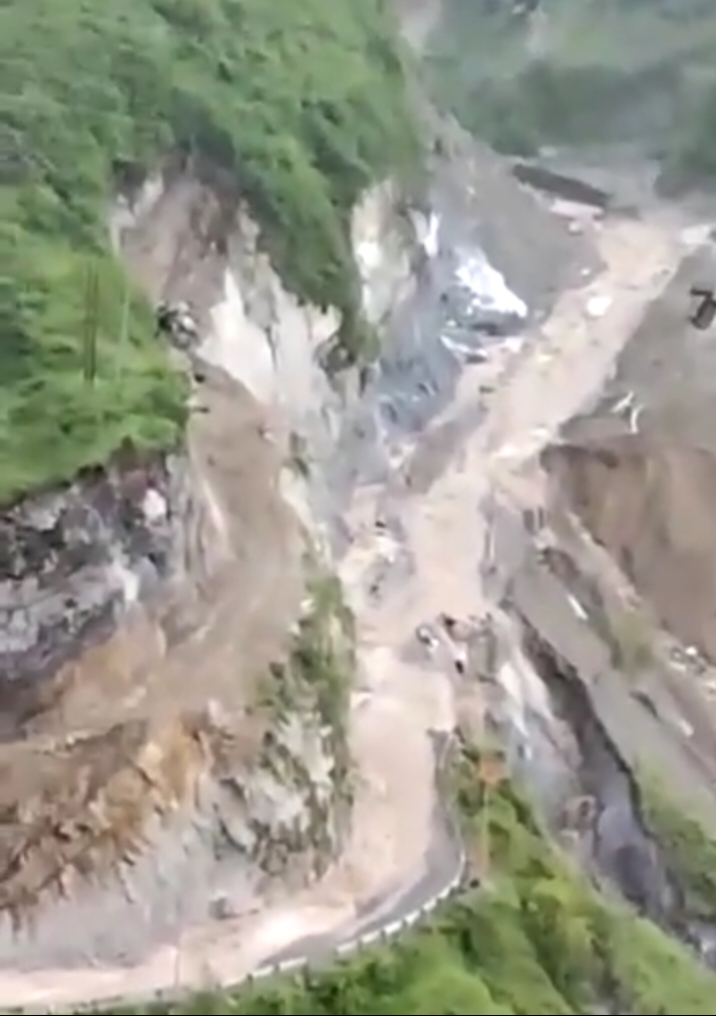 पांवटा साहिब शिलाई एनएच टूटा ; आवाजाही बंद , ये है एनएच के अवैज्ञानिक  खनन का नतीजा