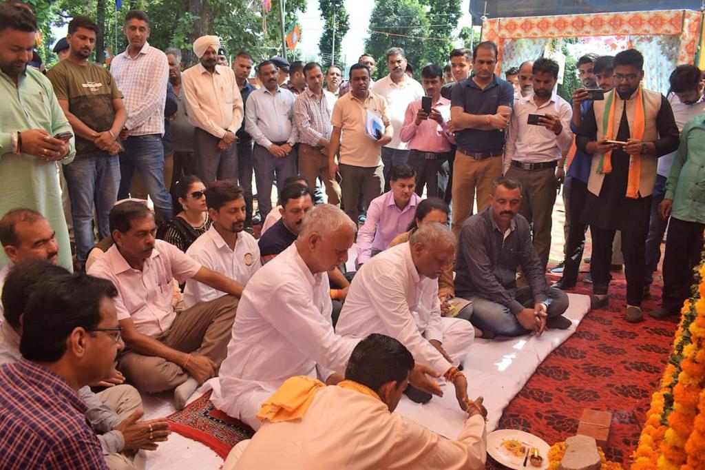 पांवटा साहिब को करोड़ों की सौगात दे गए महेंद्र सिंह ठाकुर : युवा मोर्चा ने बाइक रैली से किया भव्य स्वागत पांवटा साहिब को करोड़ों की सौगात दे गए महेंद्र सिंह ठाकुर : युवा मोर्चा ने बाइक रैली से किया भव्य स्वागत