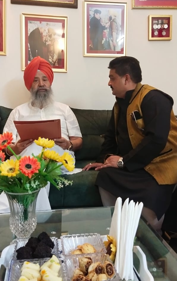 पांवटा साहिब में कब्रिस्तान की मांग लेकर अल्पसंख्यक आयोग के अध्यक्ष से मिले बीजेपी के युवा नेता