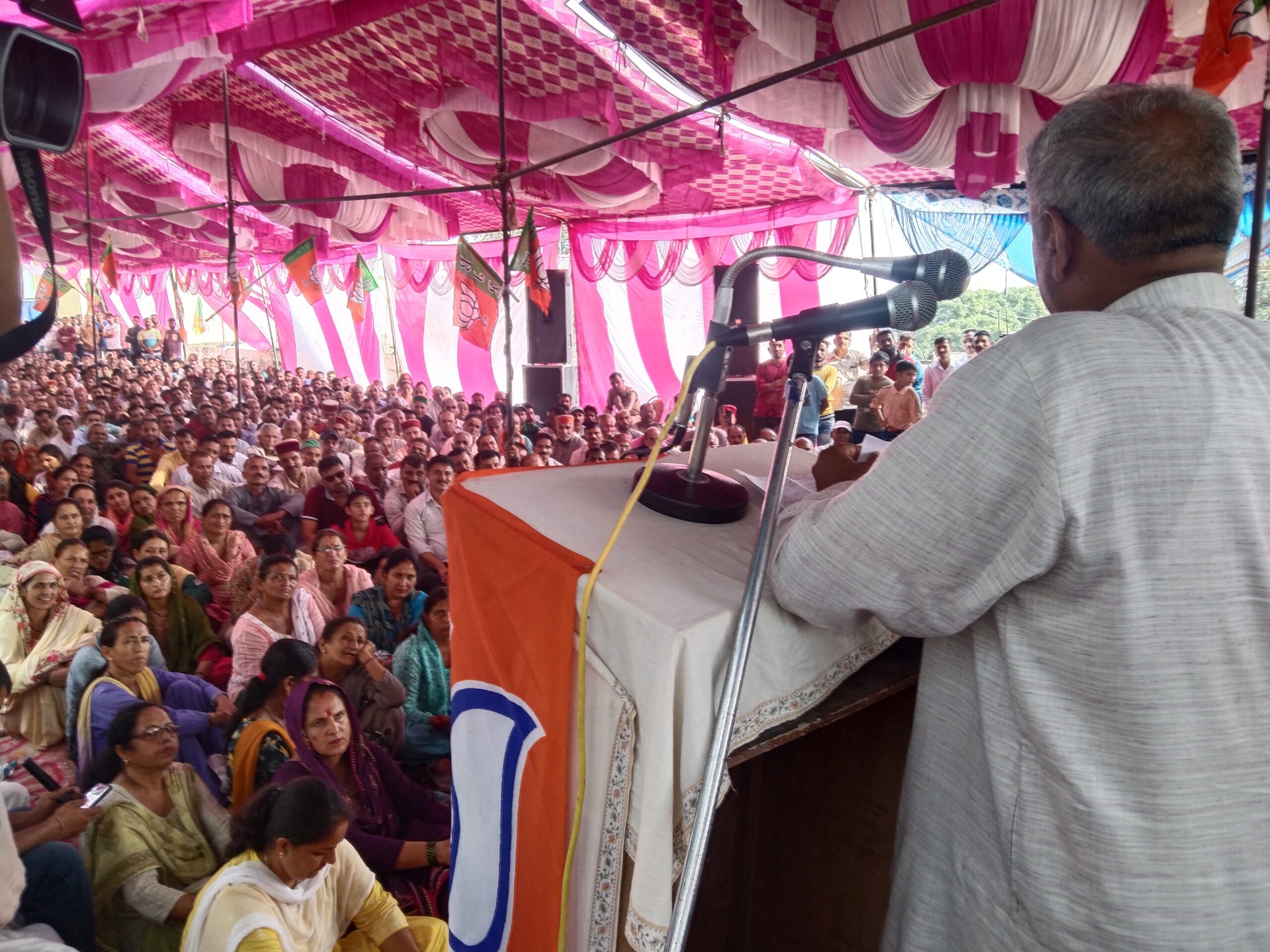 राजपुर में लगे नारे : कोई नही है टक्कर में..