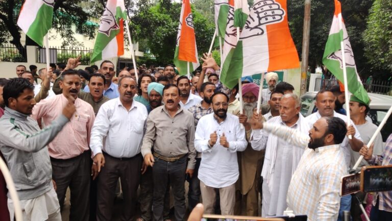 पूर्व विधायक लड़ रहा है ऊर्जा मंत्री से जंग : बाकी देख रहे पैनल में नाम