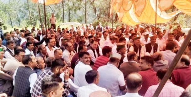 गंगूराम मुसाफिर समर्थकों के बगावती तेवर : नैना टिक्कर में हुई बैठक गंगूराम मुसाफिर समर्थकों के बगावती तेवर : नैना टिक्कर में हुई बैठक