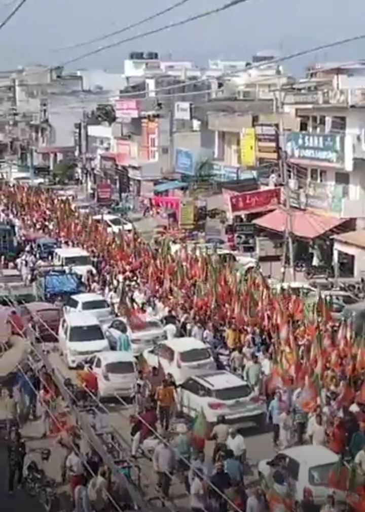 पांवटा साहिब में ऊर्जा मंत्री सुखराम चौधरी के नामांकन में उमड़ा जन सैलाब, भीड़ देख विरोधियों के हौसले हुए पस्त पांवटा साहिब में ऊर्जा मंत्री सुखराम चौधरी के नामांकन में उमड़ा जन सैलाब, भीड़ देख विरोधियों के हौसले हुए पस्त