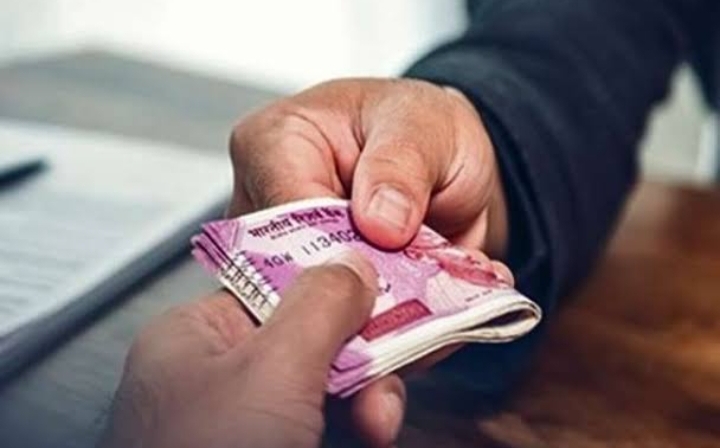 दो पत्रकारों पर 25 हजार रुपए रिश्वत का आरोप : पुलिस में शिकायत