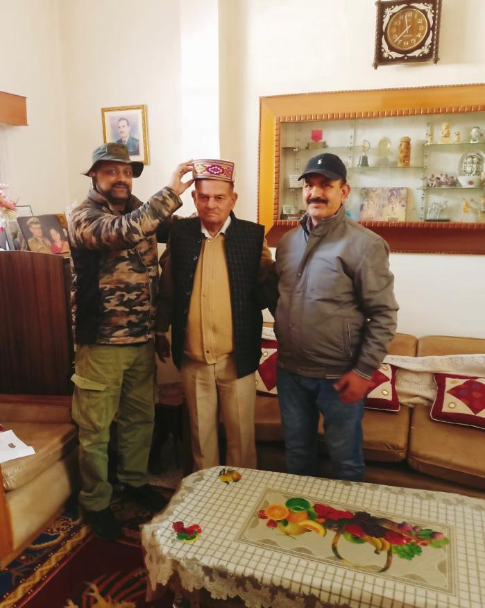 भारत पाकिस्तान युद्ध के हीरो कैप्टन केएस पुंडीर सम्मानित