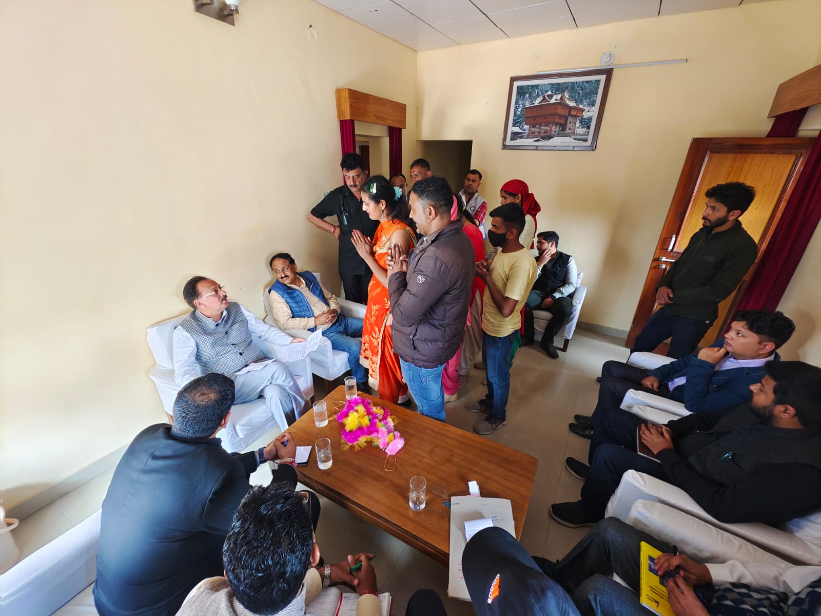 आज उद्योग मंत्री ने कफोटा में सुनी जन समस्याएं आज उद्योग मंत्री ने कफोटा में सुनी जन समस्याएं