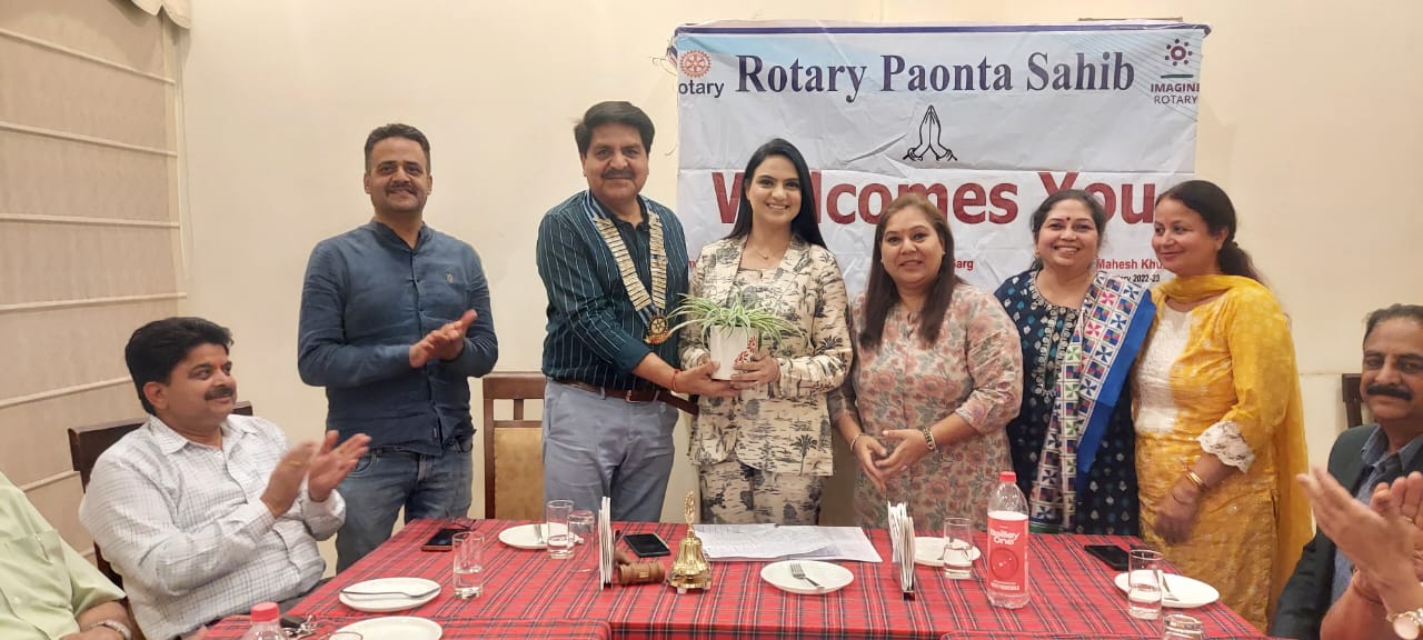 रोटरी क्लब के चार्टर डे पर हरलीन कौर ने  मेडिटेशन के बारे में दी जानकारी