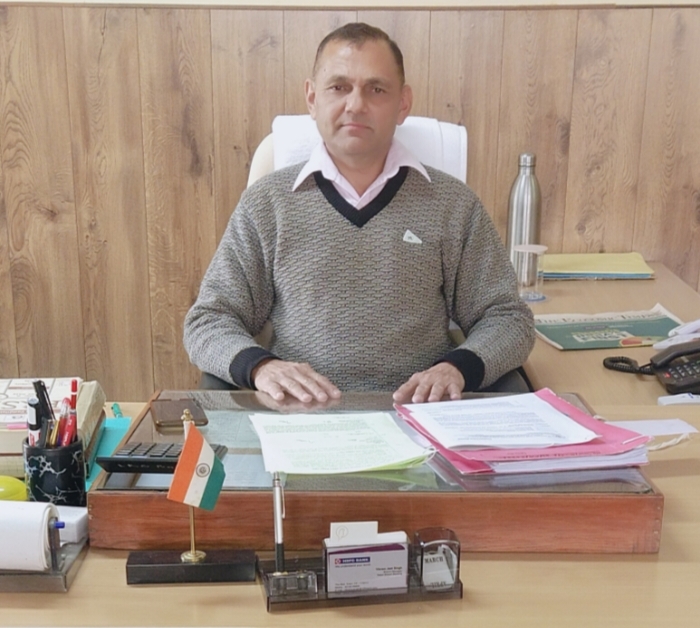 सिरमौर के शिलाई क्षेत्र के कांडो च्योग के डीएस चौहान ने नौणी यूनिवर्सिटी के नियंत्रक का पदभार संभाला सिरमौर के शिलाई क्षेत्र के कांडो च्योग के डीएस चौहान ने नौणी यूनिवर्सिटी के नियंत्रक का पदभार संभाला