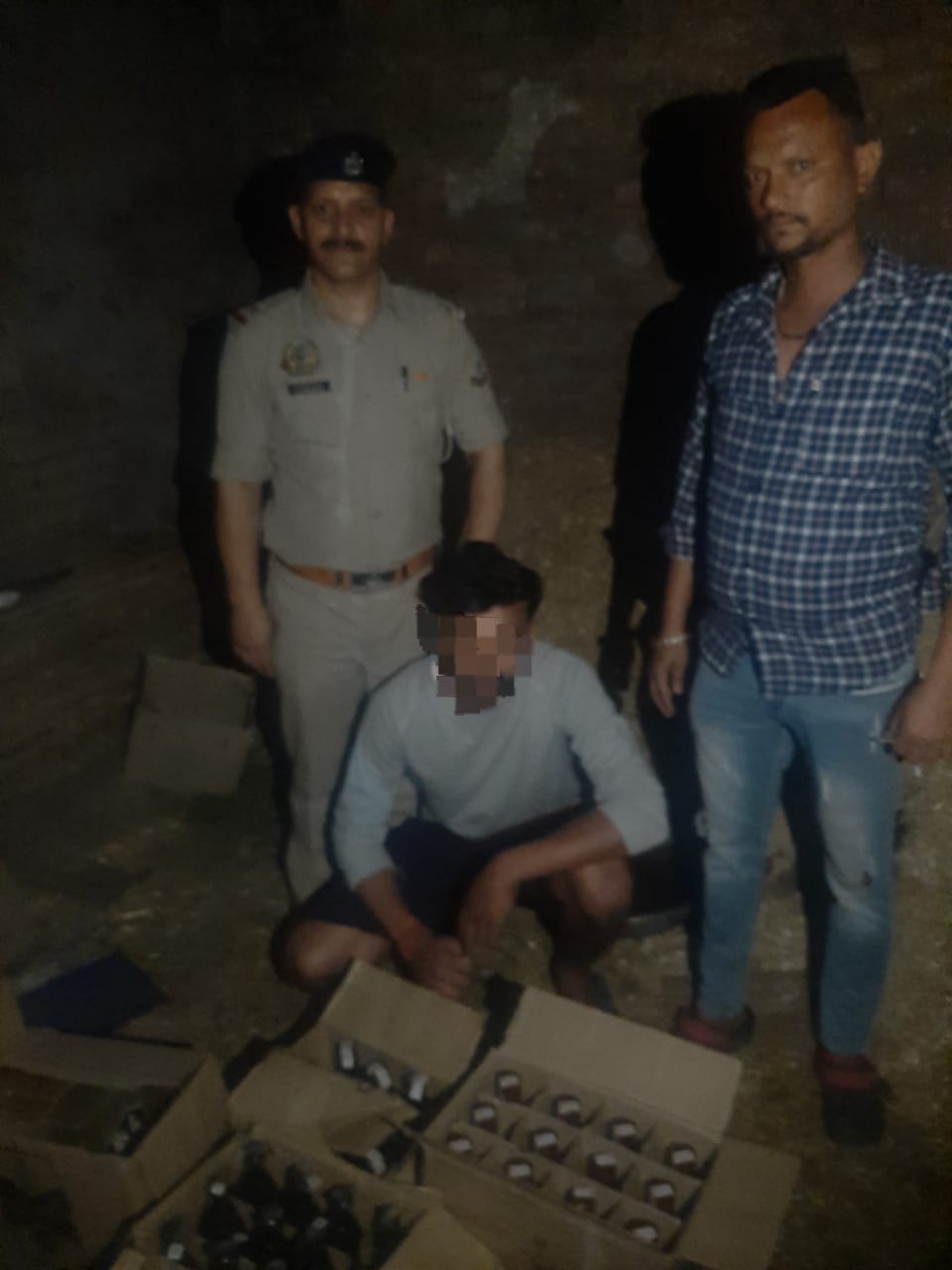 हरियाणा- चंडीगढ़ से पांवटा में हो रही तस्करी : भूसा स्टोर में पुलिस का छापा