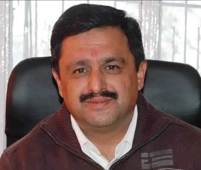 हिमाचल में बड़ा प्रशासनिक फेरबदल,  25 अफसर को किया इधर से उधर