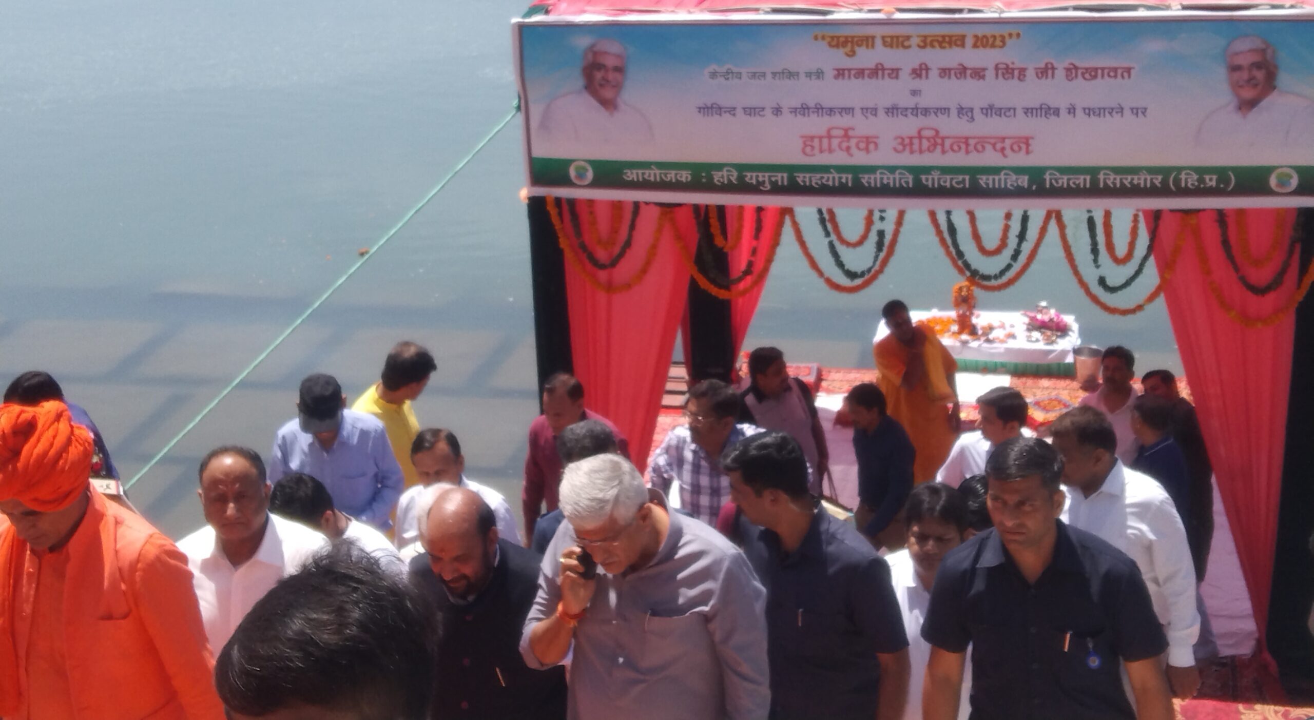 दिल्ली से फ्लाइट छूटी तो कार से ही पांवटा पहुंचे केंद्रीय मंत्री : बोले मां यमुना ने बुलाया है।