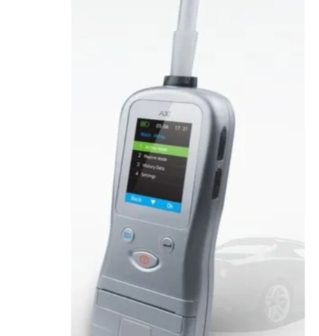 जनता के मुंह में शराब नापने वाली मशीन डालने वाले पुलिसकर्मी : खुद शराब पीकर ड्यूटी करते पकड़े गए