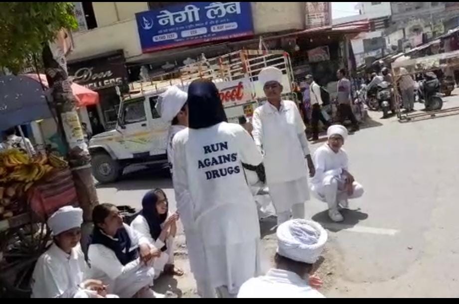 पांवटा में गर्मी के बीच भी नशामुक्ति के लिए चला जागरूक अभियान