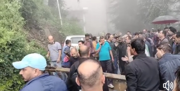 शिमला के शिव मंदिर में बड़ा हादसा  कई श्रद्धालुओं के मलबे में दबे होने की आशंका