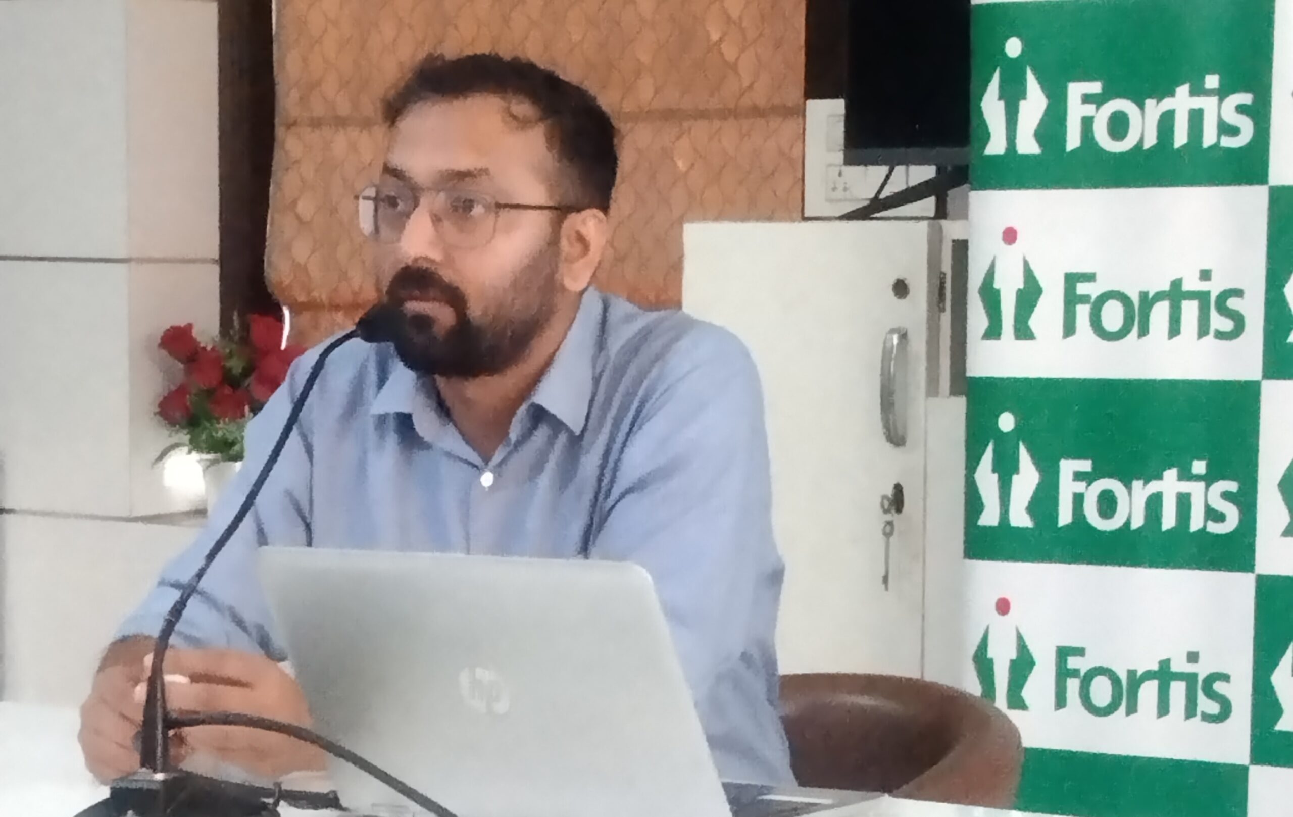 39 साल के व्यक्ति के निजी अंग के टयूमर की रोबोटिक सर्जरी :  डा. रोहित डढवाल