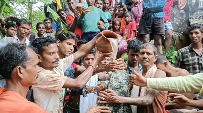 कुदरत का खेल : एक ओर भारी बारिश तो दूसरी ओर बारिश के लिए इंद्रदेव की पूजा