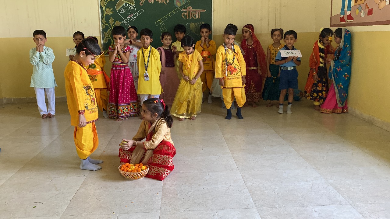 कृष्ण जन्माष्टमी उत्सव पर दही हांडी प्रतियोगिता कृष्ण जन्माष्टमी उत्सव पर दही हांडी प्रतियोगिता