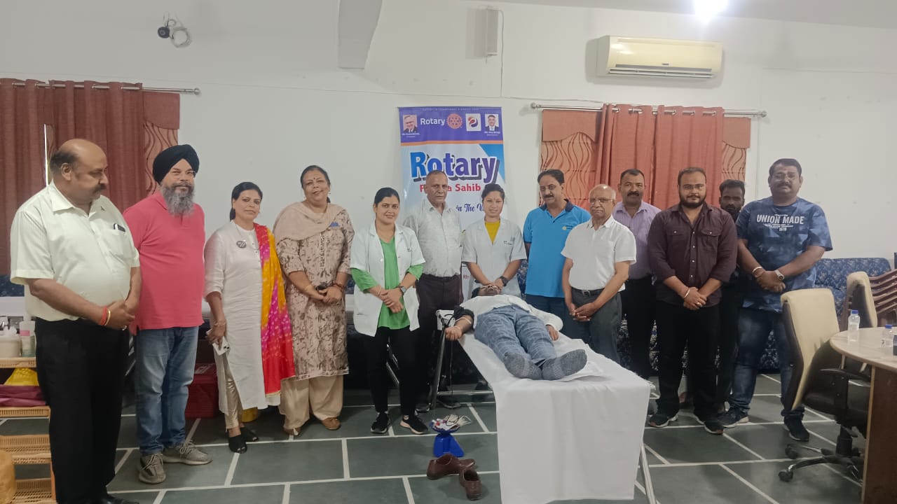 54 दानियों ने किया रक्त दान