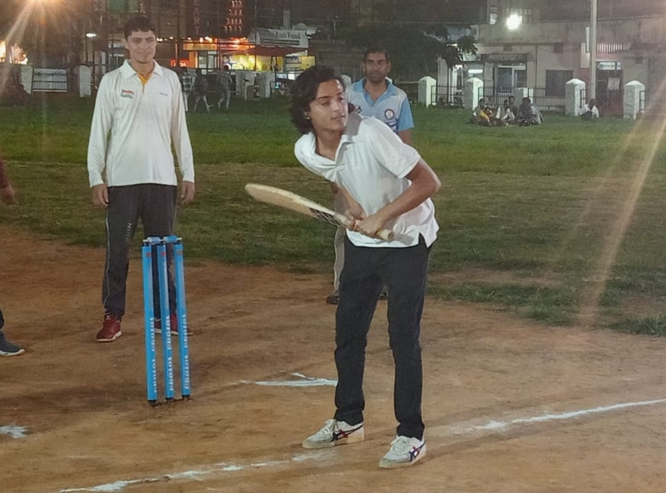 पांवटा के पूर्व विधायक का बेटा राजनीति के पिच पर भी लगा रहे चौके और छक्के