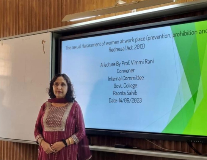 कॉलेज में यौन उत्पीड़न पर कहां करवाए छात्राएं शिकायत कॉलेज में यौन उत्पीड़न पर कहां करवाए छात्राएं शिकायत