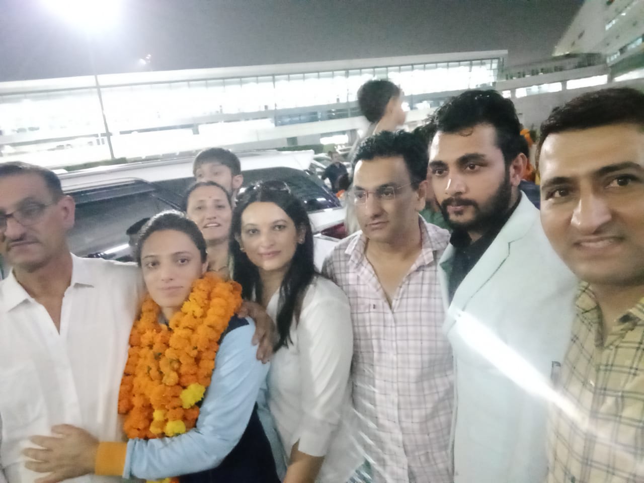 कबड्डी खिलाड़ी और टीम की कप्तान रीतू का दिल्ली में बैंड बाजे के साथ स्वागत कबड्डी खिलाड़ी और टीम की कप्तान रीतू का दिल्ली में बैंड बाजे के साथ स्वागत