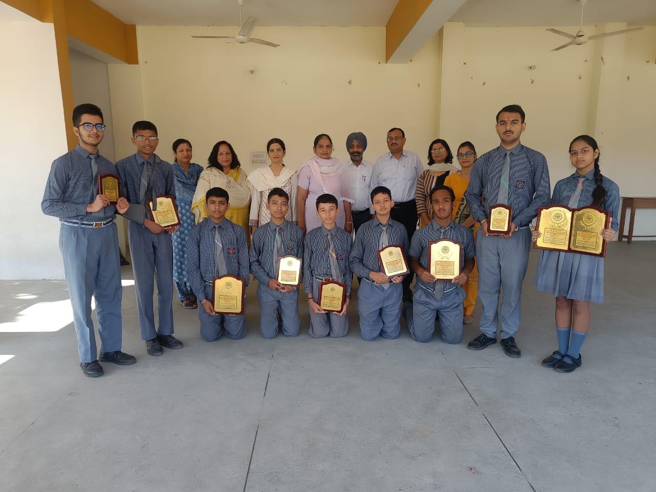 गुरु नानक मिशन पब्लिक स्कूल पांवटा साहिब के नन्हे वैज्ञानिक छाए