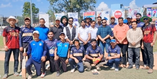 विजेता टीम को मिले 55 हजार 555 रुपए और ट्रॉफी विजेता टीम को मिले 55 हजार 555 रुपए और ट्रॉफी