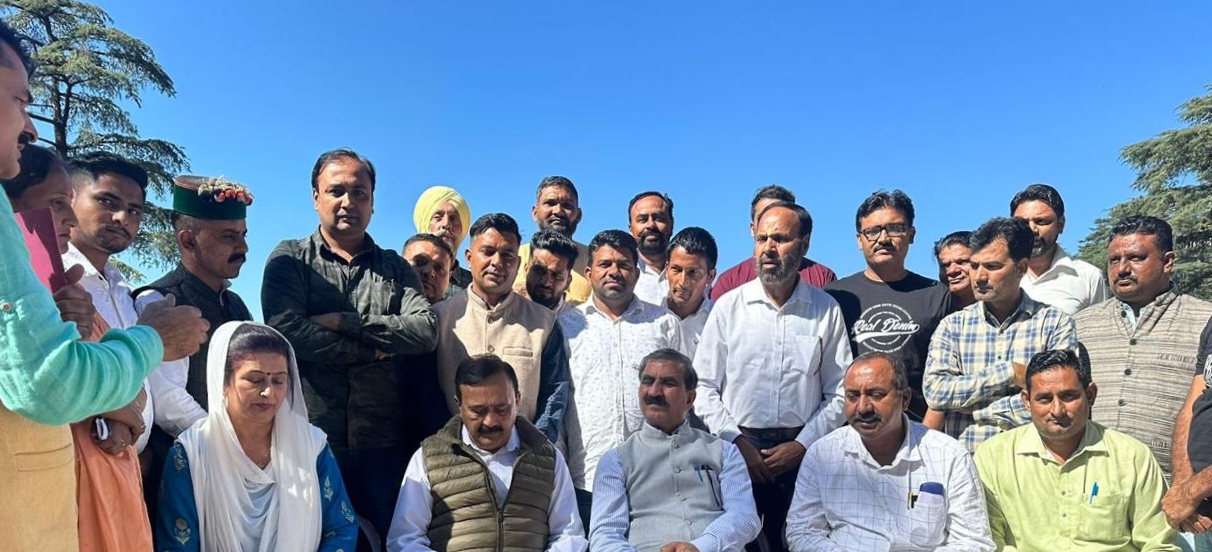 आपदा राहत कोष में मदद को पूर्व विधायक टीम के साथ पहुंचे सीएम आवास