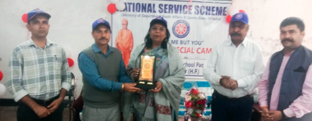 एनएसएस शिविर : रोटरी क्लब ने स्कूल को दिए 40 डेस्क