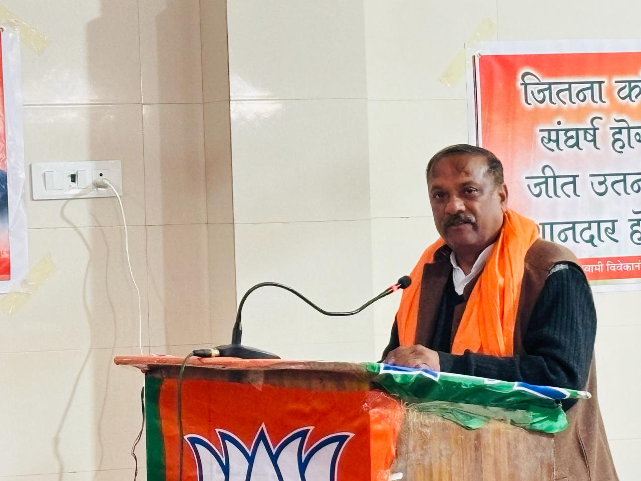 देश में मोदी का विकल्प है कोई : सुखराम