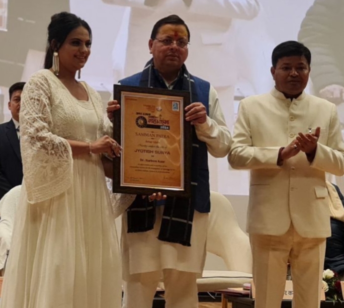 देहरादून के ज्योतिष महाकुंभ में पांवटा की  ज्योतिषाचार्य भी हुई सम्मानित