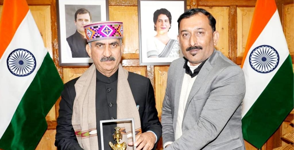 देश दिनेश मीडिया के संपादक ने सुख आश्रय कोष में दिया 31000 का अंशदान