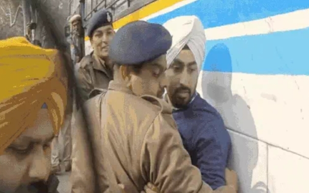 चड़ीगढ़ में हंगामा : पुलिस शांति बनाए रखने की कर रही कोशिश