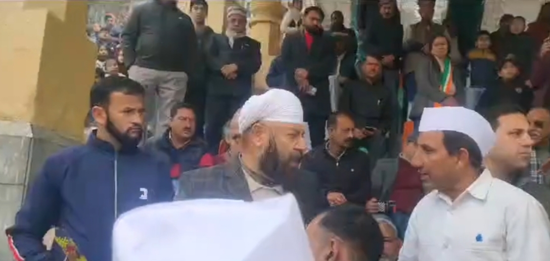 गणतंत्र दिवस पर कुर्सी के लिए कहां हुआ हंगामा ?