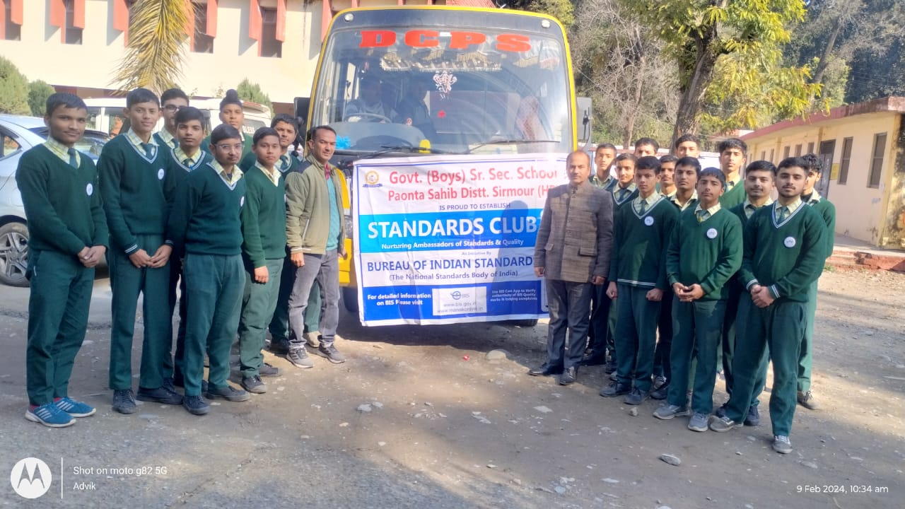 आज गोंदपुर की सिलेंडर फैक्ट्री में पहुंचे तारूवाला स्कूल छात्र