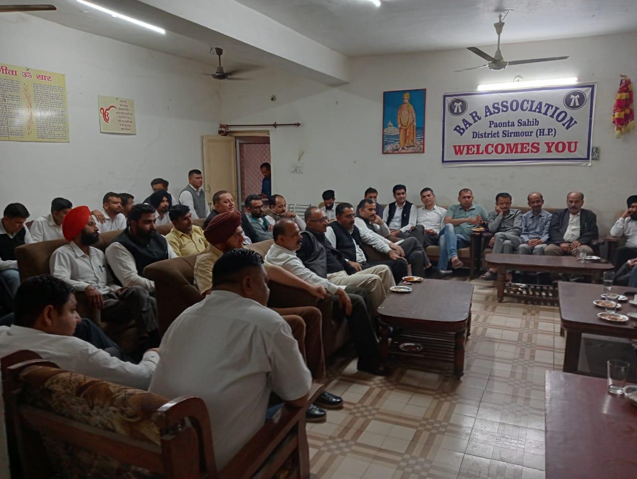 बार में पहुंचे पूर्व विधायक किरणेश जंग क्या बोले