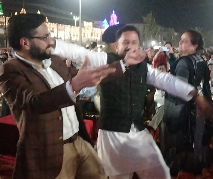 सही पकड़े है ये लागी नाटी: विक्की के गीतों पर झूमे एसपी,एसडीएम और..