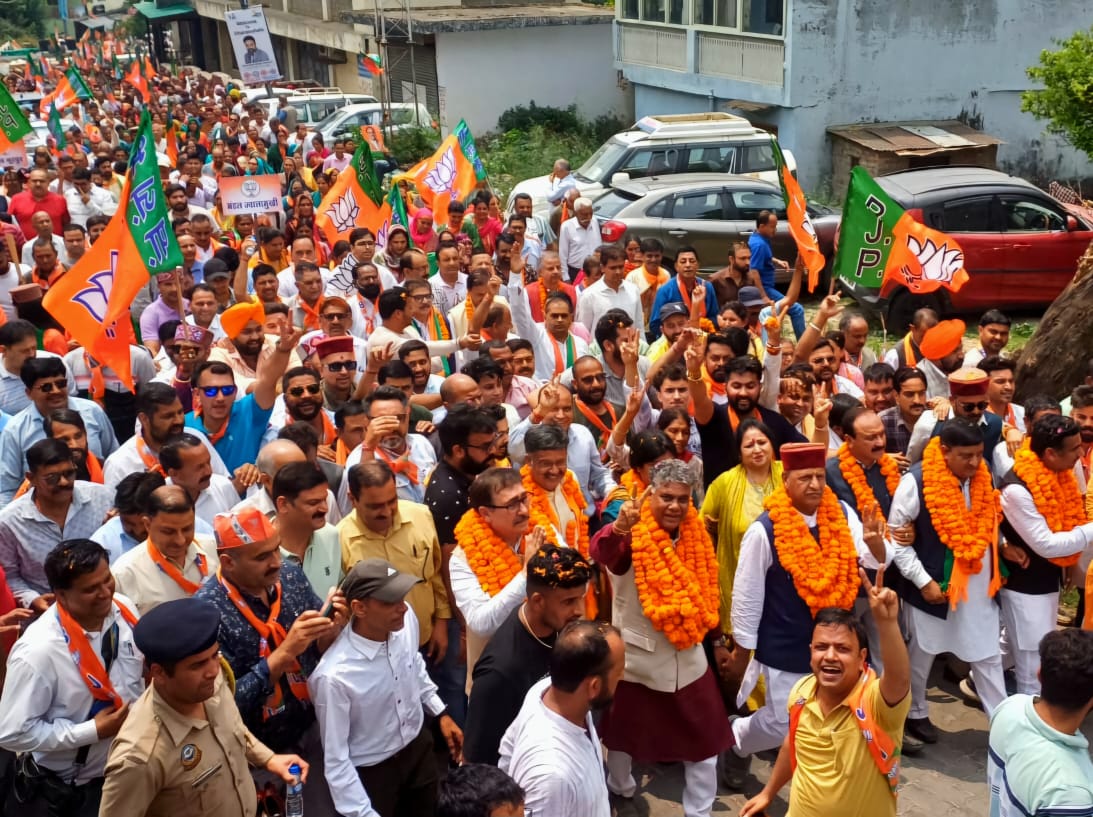 कांगड़ा संसदीय क्षेत्र के बीजेपी उम्मीदवार भारद्वाज के नामांकन में उमड़ा सैलाब, बिंदल ने बोला कांग्रेस पर हमला