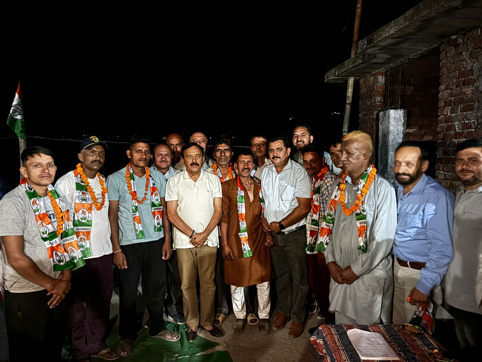 आंज भोज में वोटिंग से पहले बीजेपी को जंग का झटका , कई कांग्रेस में शामिल