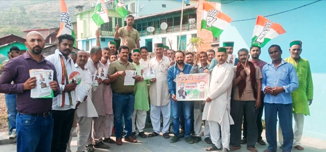 आंज भोज में मनीष तोमर कांग्रेस की टीम के साथ सक्रिय