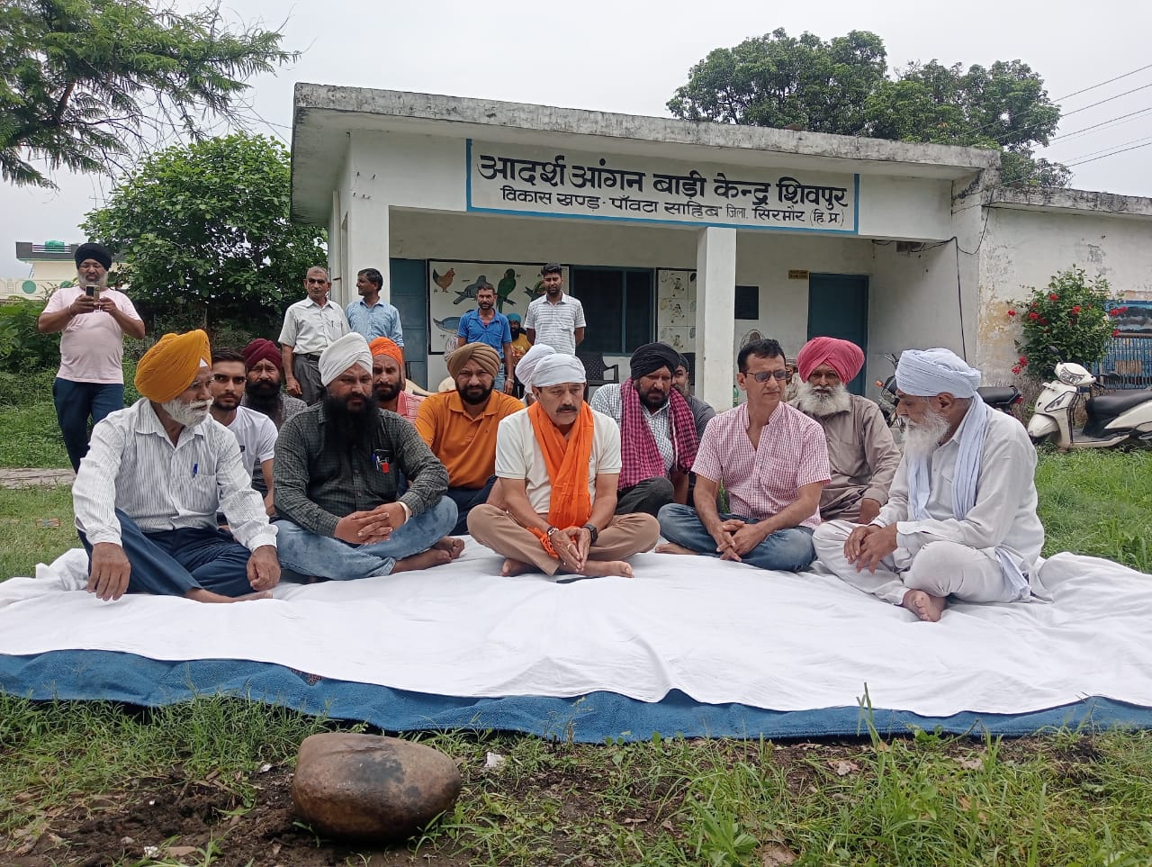 एक ओर बोरवेल की जंग ने दी जनता को सौगात