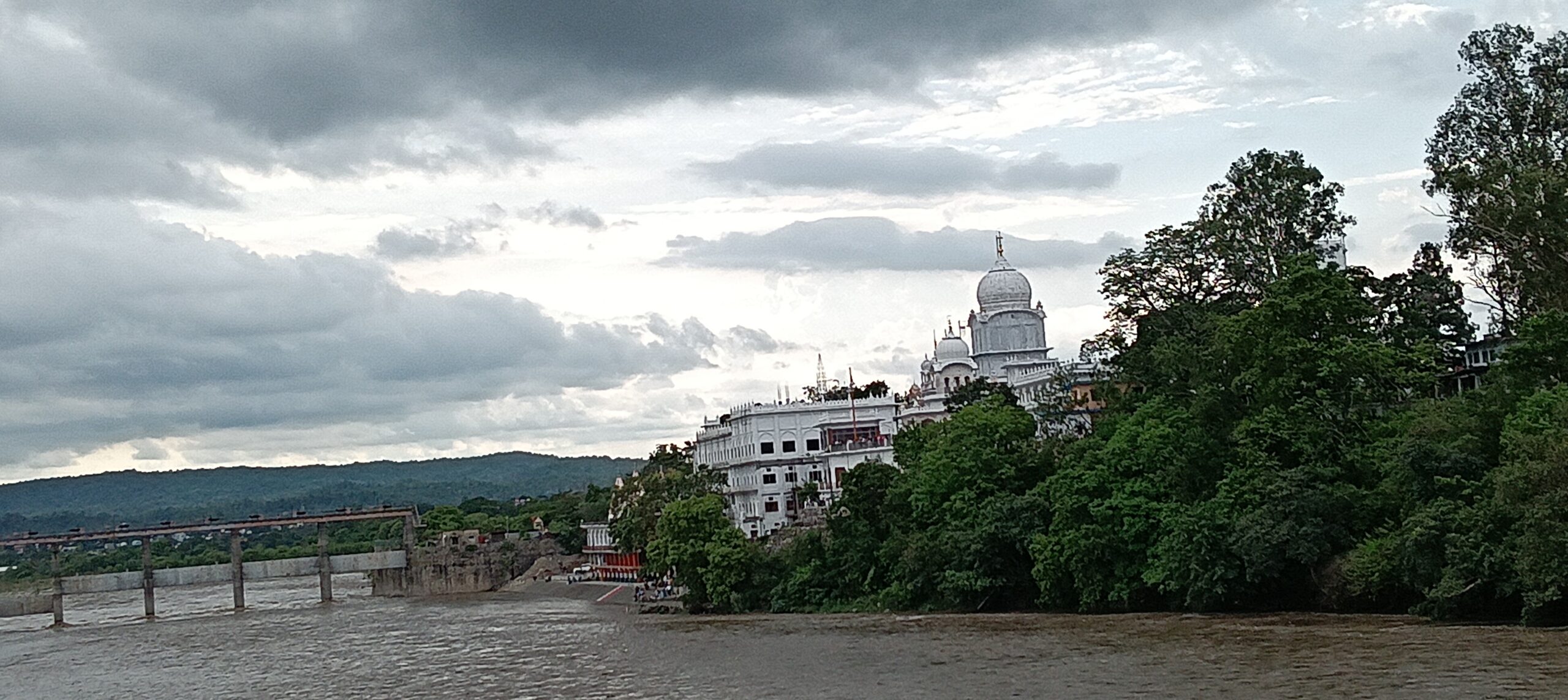 जय मां यमुना : पहाड़ी इलाकों में बारिश से बाढ़, यमुना नदी का जलस्तर भी बढ़ा