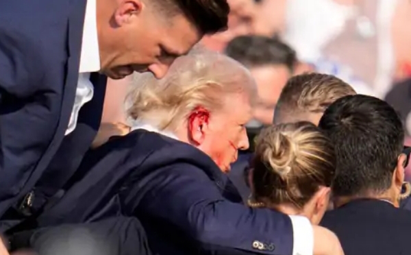 ब्रेकिंग न्यूज़: अमेरिका के पूर्व राष्ट्रपति डोनाल्ड ट्रम्प को गोली मारी