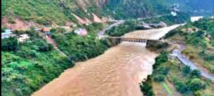 नदी किनारे रहने वाले लोगों को किया प्रशासन ने आगाह, बांध से पानी छोड़ा