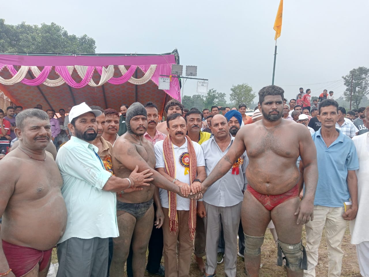 पहलवानों ने दिखाए दांव पेंच