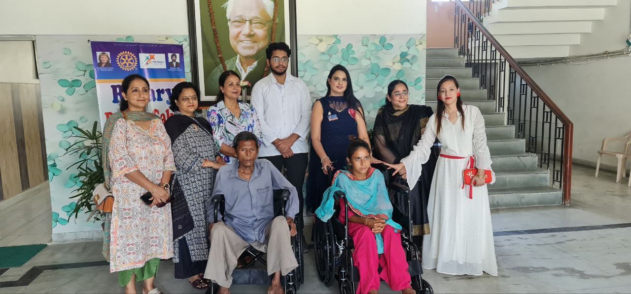 डेंटल कॉलेज के चेयरमैन डॉ. विजय कुमार गुप्ता की चौथी पुण्य तिथि पर.