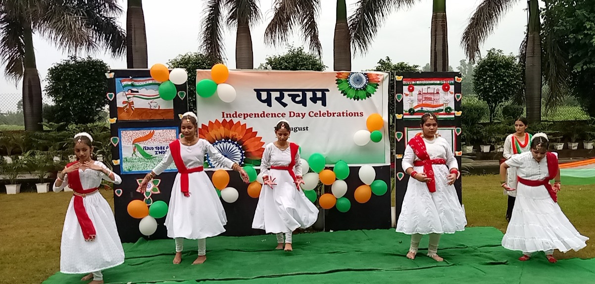 धूमधाम से मनाया गया स्वतंत्रता दिवस समारोह