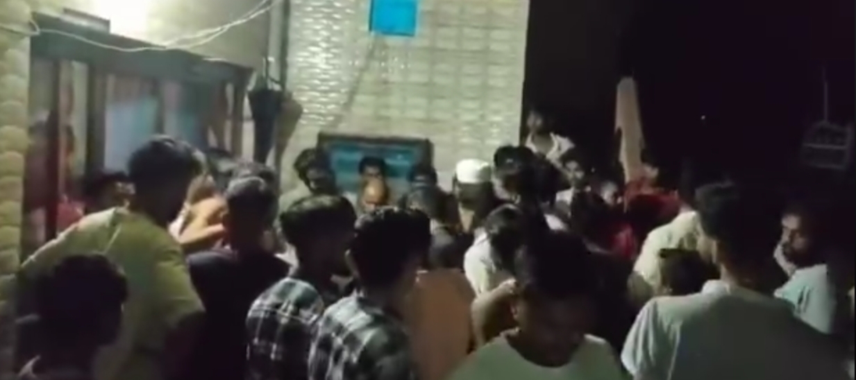 किरायदारो के झगड़े को रोकने गए मकान मालिक के पेट में चाकू से वार