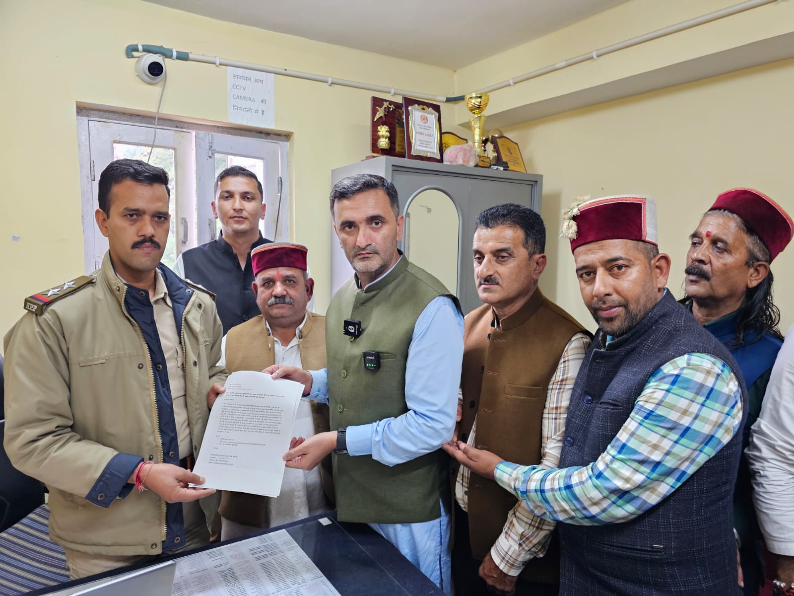 हिमाचल के देवनृत्य करने वालों को आतंकवादी कहने के मामले में सोशल मीडिया अकाउंट के खिलाफ FIR दर्ज