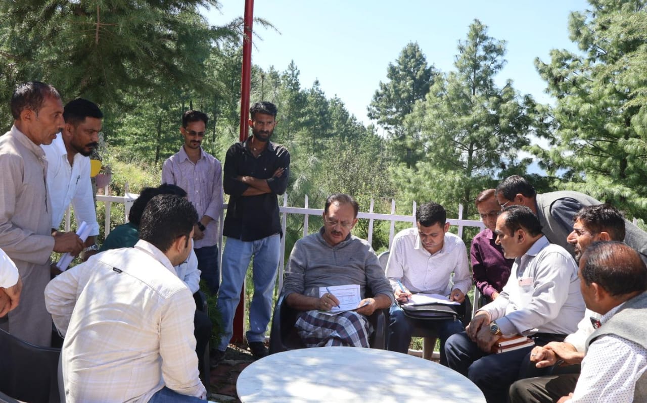 उद्योग मंत्री हर्षवर्धन चौहान ने शिलाई में सुनी जनसमस्याएं